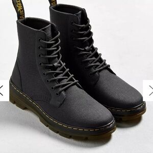 Dr. Marten’s Black Combs Boot - Size Women’s 7 Men's 6